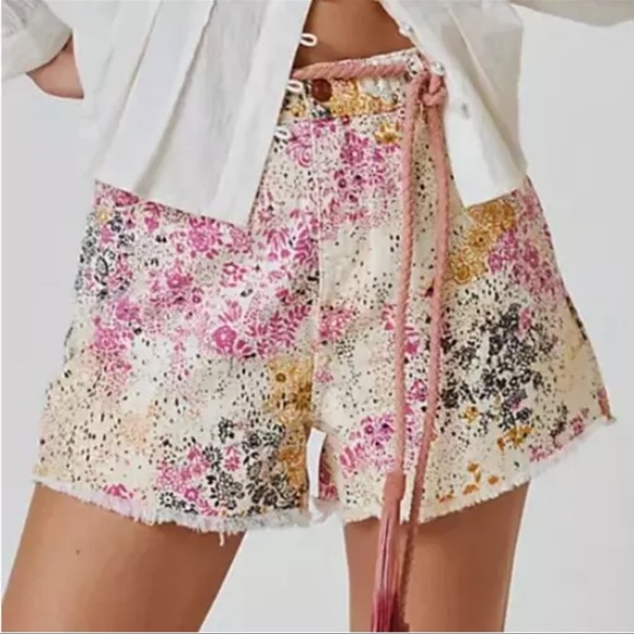 Anthropologie Pilcro Denim High Rise Scrunchie Floral Shorts - Picture 2 of 4